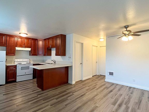 3rd image of 4960-4970 Auburn Dr #4960-03