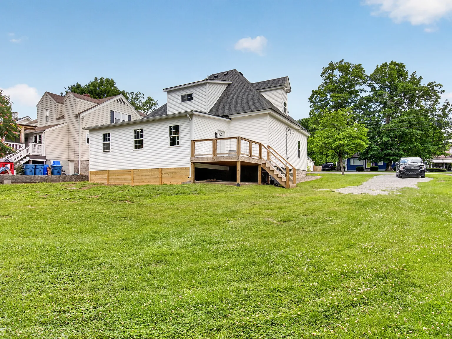 4 bed, 2330 sqft, $2,400 — Photo 4