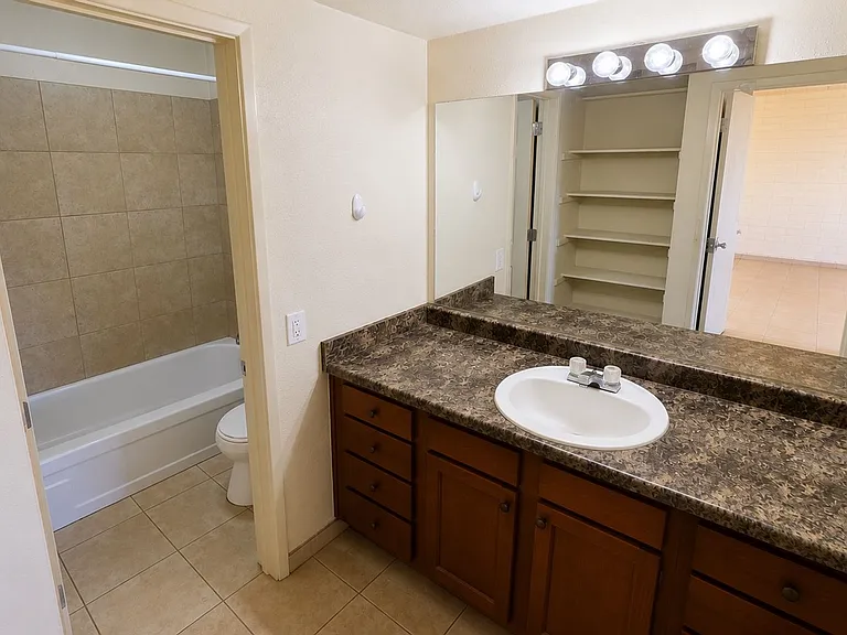 *ONE month FREE!* Catalina Gardens — Photo 21