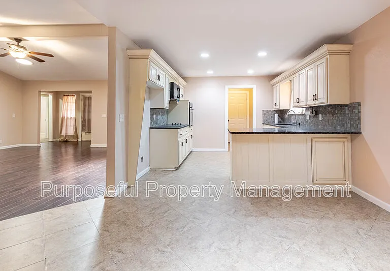 9204 Aaron Dr — Photo 11