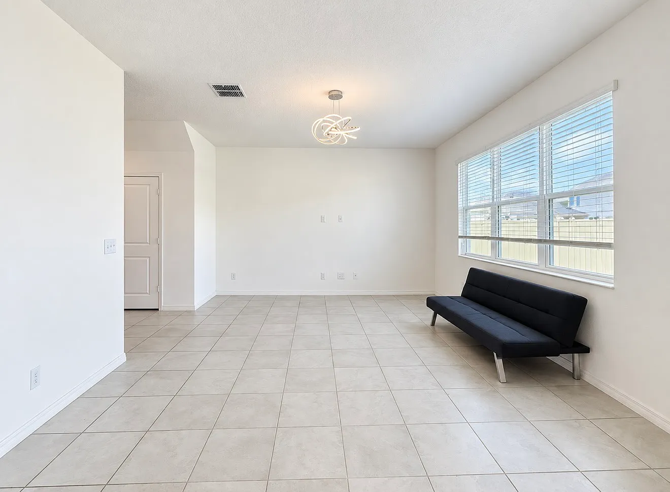 4 bed, 2459 sqft, $2,650 — Photo 4
