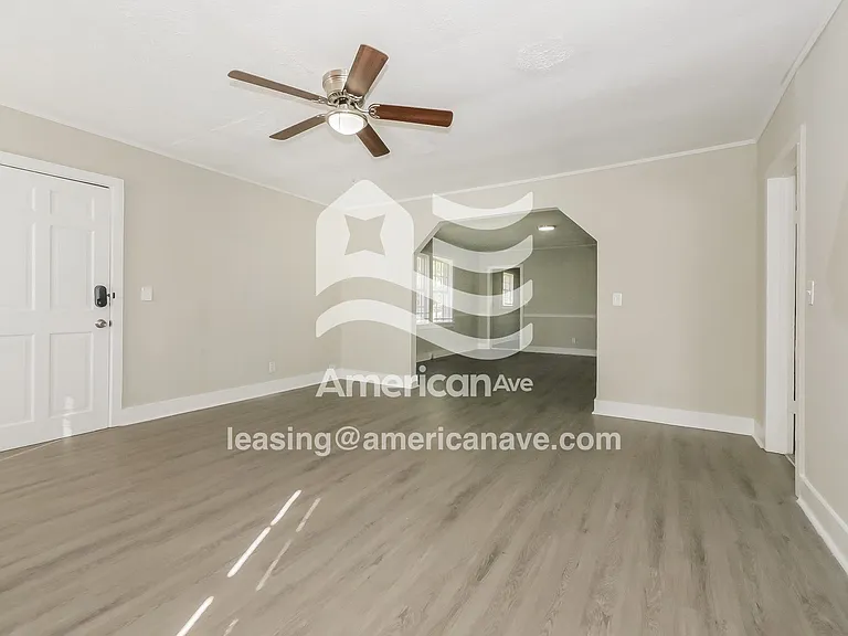 719233_004_living_room_13635310.jpg