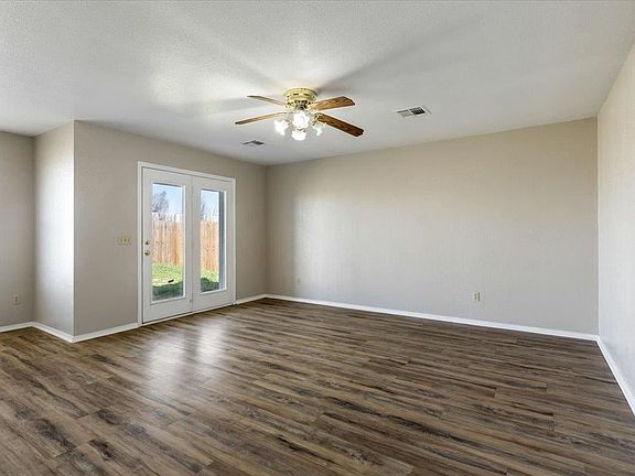 5th image of 209 E B Ave