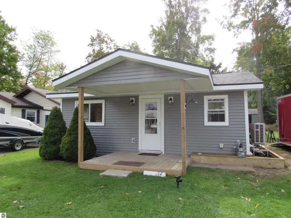 312 Lakewood Dr, East Tawas, MI 48730