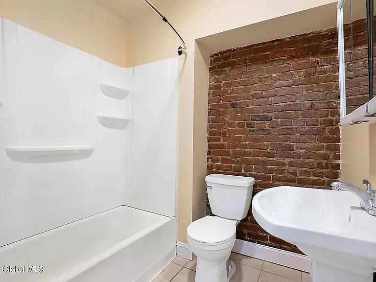 3 bed, 1000 sqft, $1,850 — Photo 4
