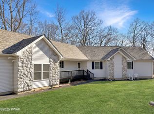1385 Bear Dr, Bushkill, PA 18324
