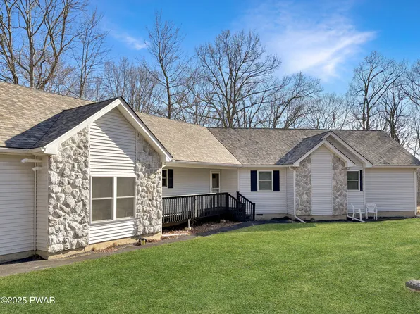 1385 Bear Dr, Bushkill, PA 18324