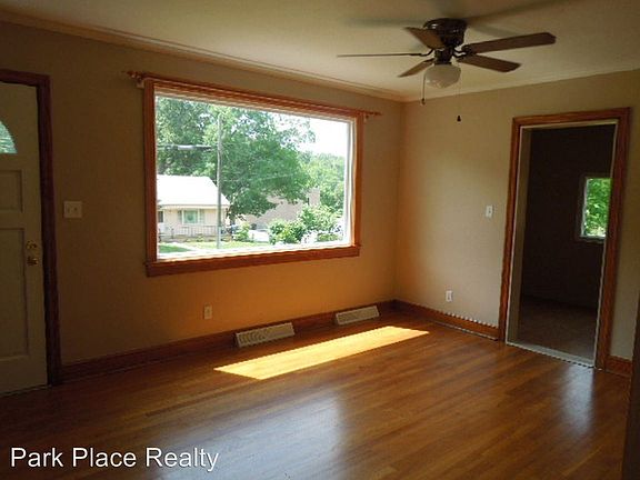 3rd image of 3031 Fleetwood Ave