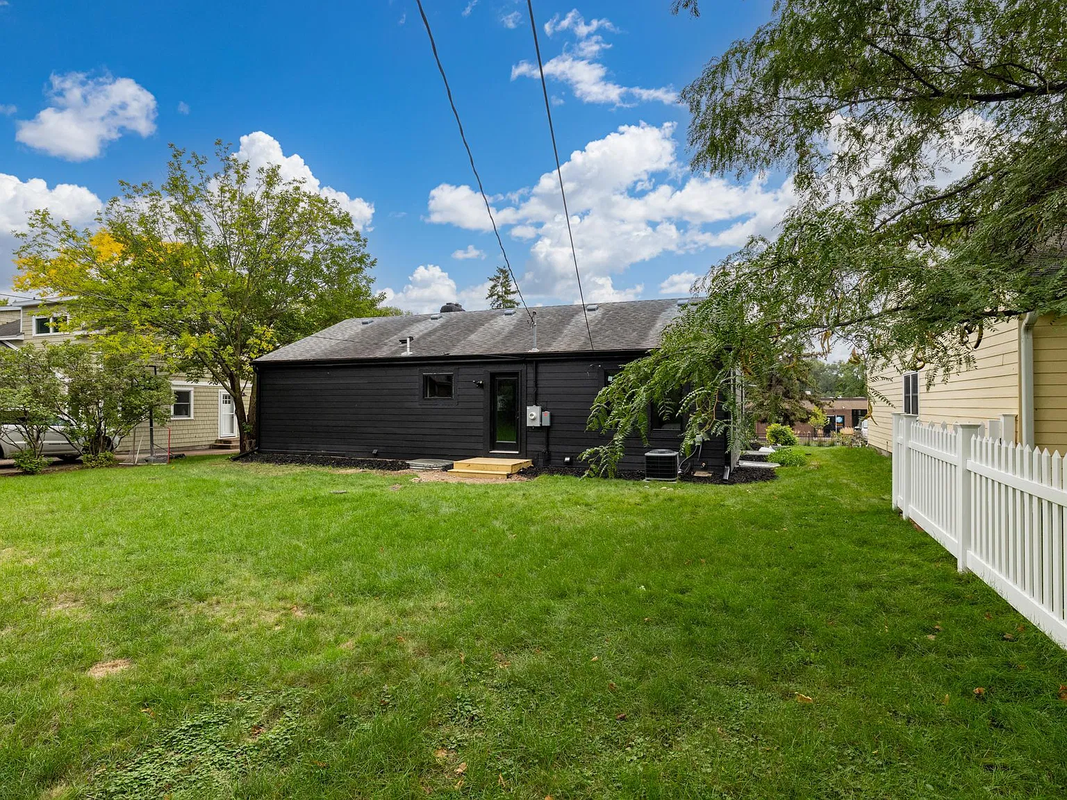 3 bed, 2.0 bath, 1730 sqft, $3,500 — Photo 4