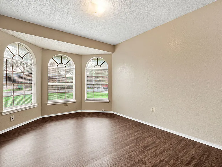 9514 Veronica St — Photo 15