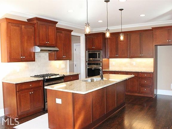 5th image of 482 Oak Forest Dr #236