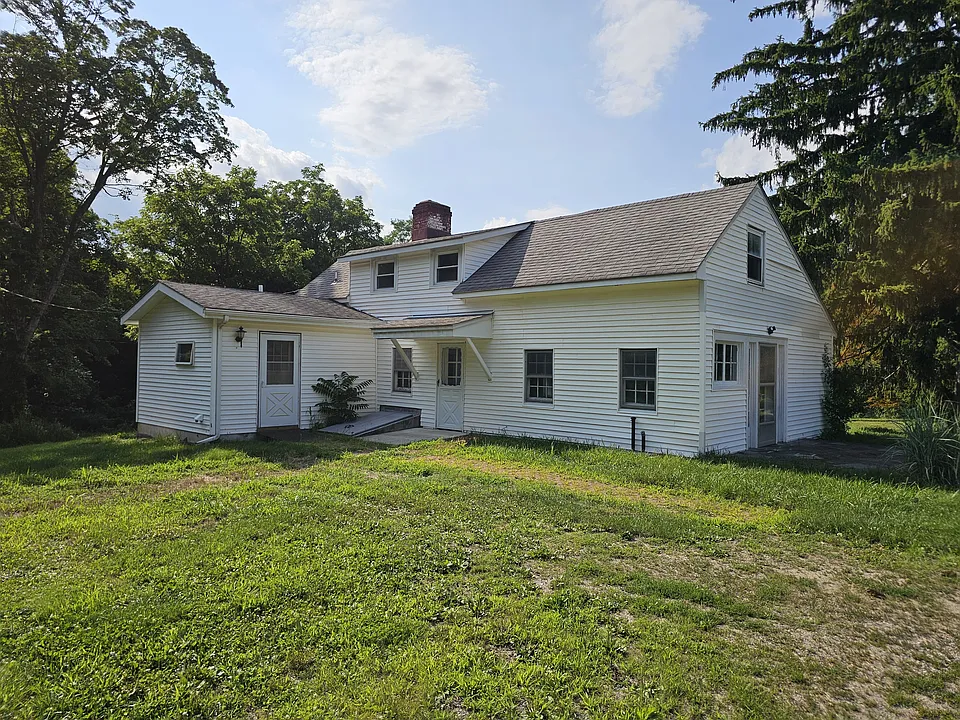 School House Ln