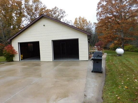 3rd image of 2694 E Holton Whitehall Rd