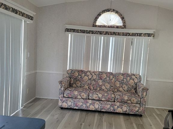 4th image of 1720 NW 38th Ave Unit 103