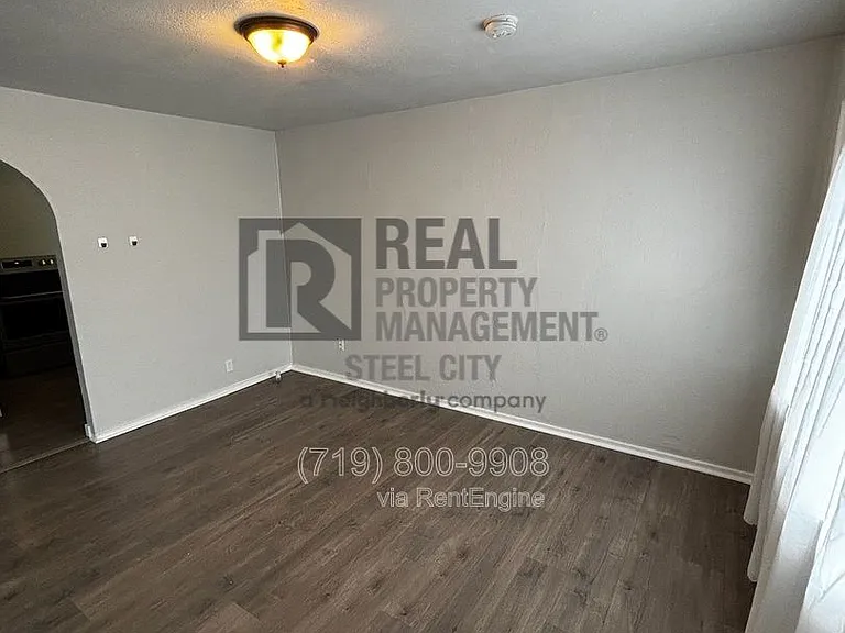 1428 E Orman Ave — Photo 2