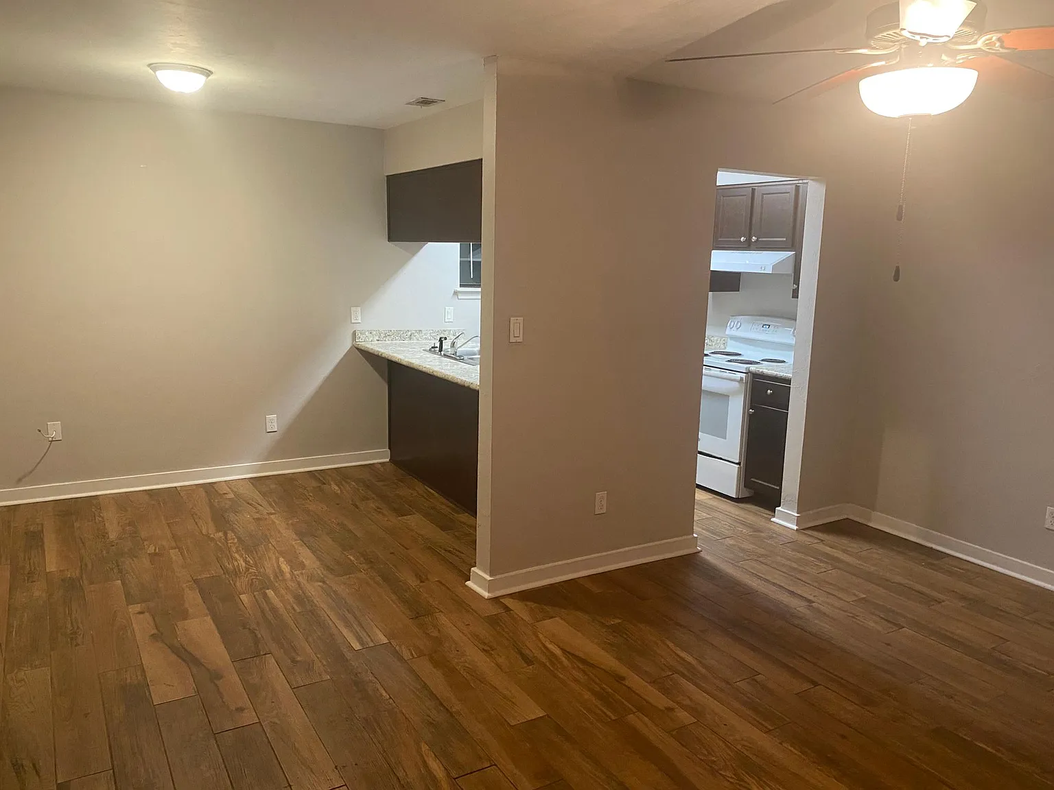 2 bed, 929 sqft, $1,195 — Photo 3