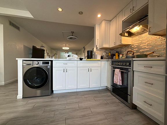 4th image of 320 NE 12th Avenue #105