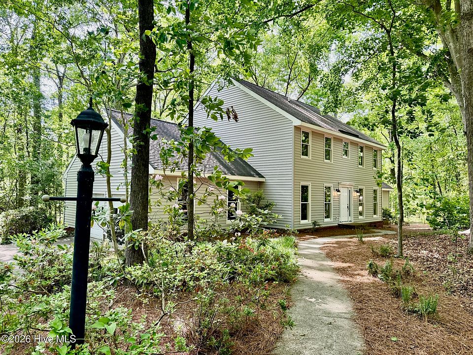 1st image of 829 Williamsburg Drive
