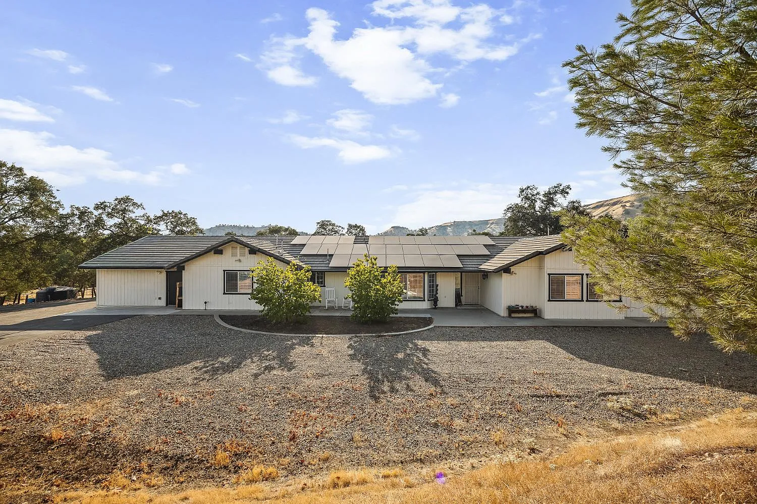 21631 Frontier Rd photo 1