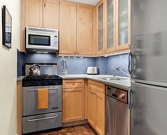 3rd image of 18 Charlton St Unit 6D