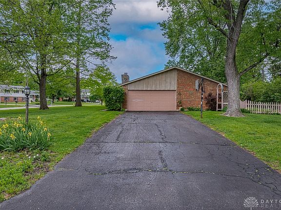 3rd image of 5440 Royalwood Dr