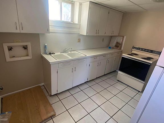 3rd image of 511 W 4th St #1/2