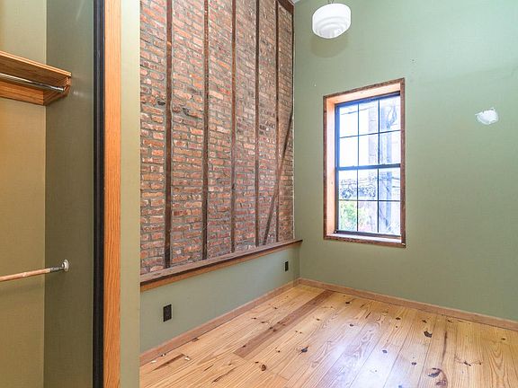 5th image of 212 Starr St #3L