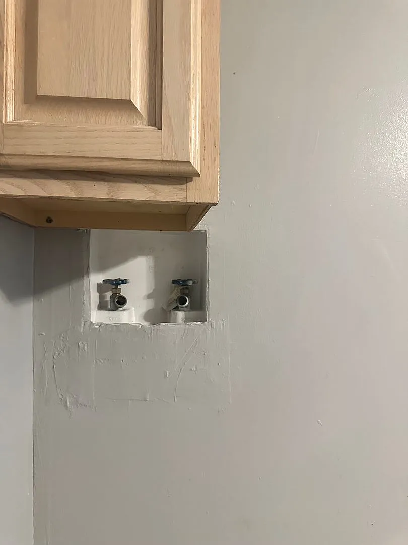 Spacious Rooms! W/D Hook Up! Available Now! — Photo 4