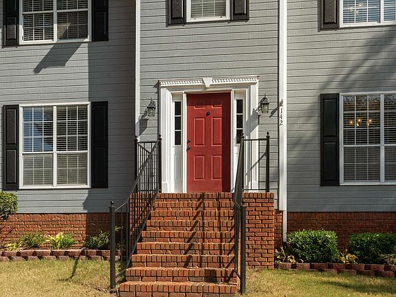3rd image of 142 Cambridge Ln