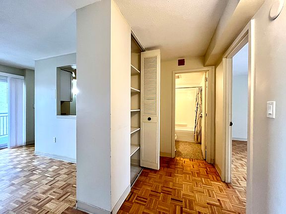 5th image of 1025 Hancock St #G