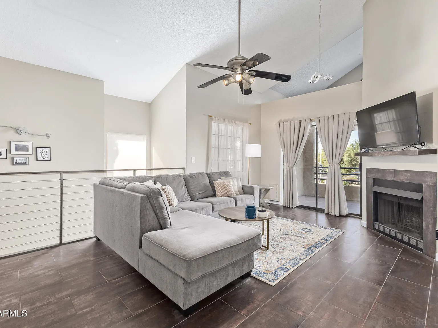 2 bed, 2.0 bath, 1061 sqft, $2,000 — Photo 1