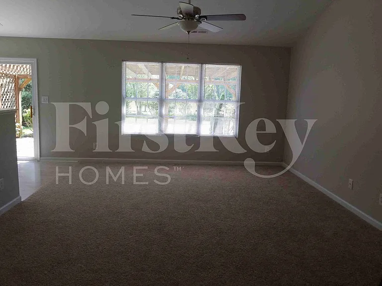 136 Rockbridge Ct — Photo 6