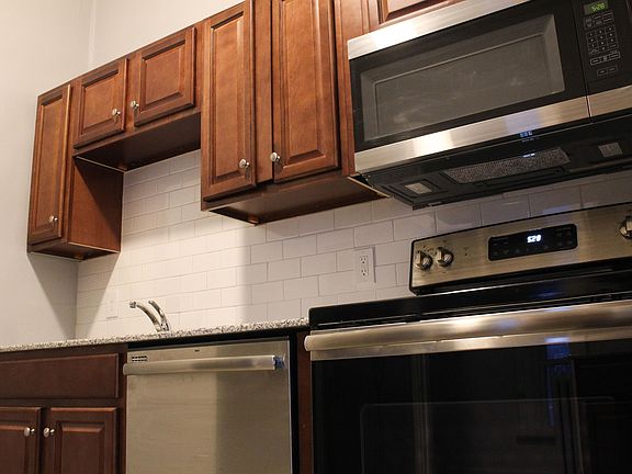 3rd image of 73 Richmond Ave APT 1