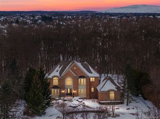 49474 Pine Ridge Ct, Plymouth, MI 48170