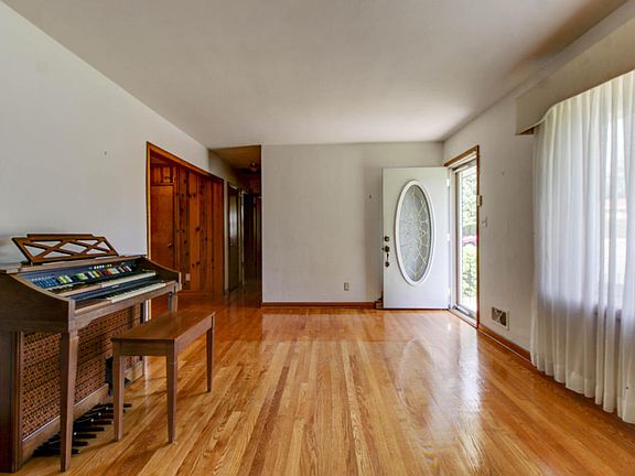 5th image of 194 Christian Ave NE