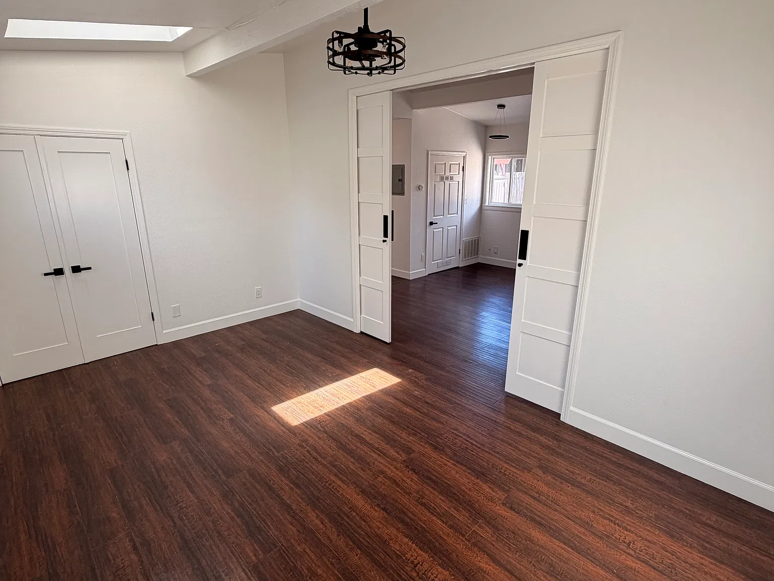 2 bed, 800 sqft, $2,400 — Photo 3