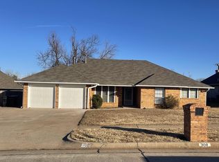 308 S Ramblin Oaks Dr, Moore, OK 73160