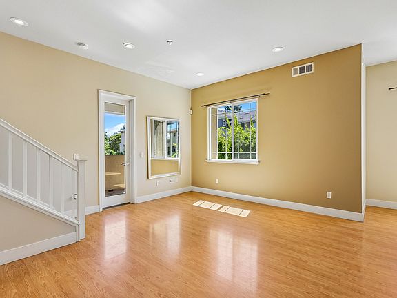 4th image of 3760 Klamath Ln