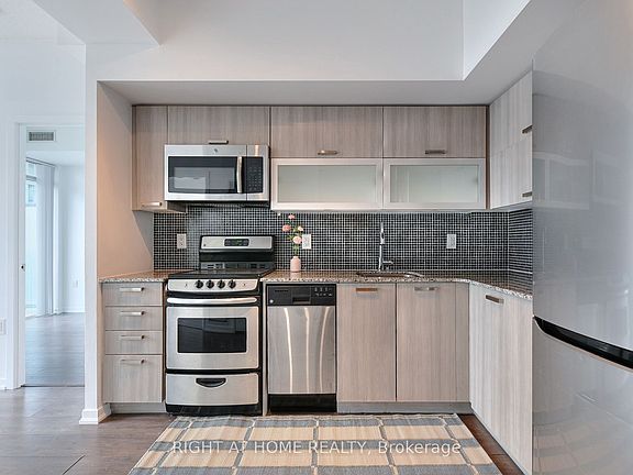 5th image of 36 Lisgar St #1511