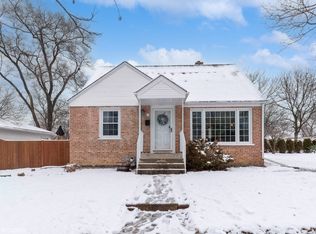 122 E Helen Rd, Palatine, IL 60067