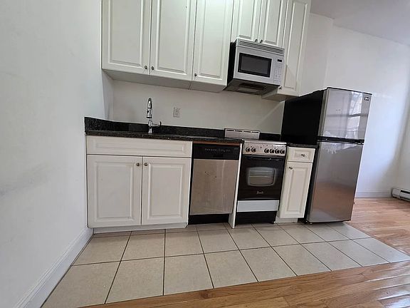 5th image of 439 W 47th St #3Z
