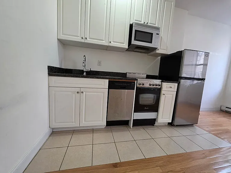 439 W 47th St #3W — Photo 6