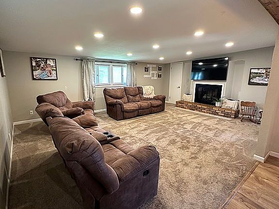 living room 