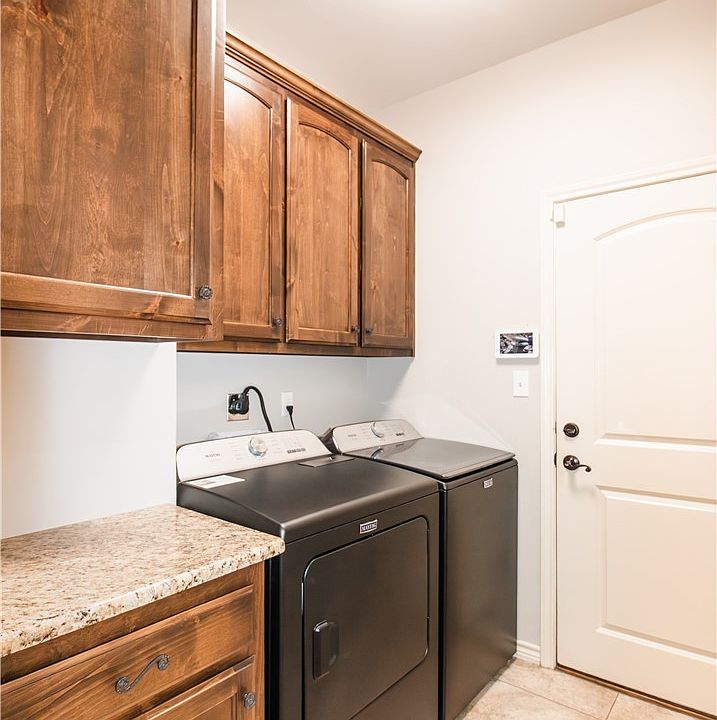 1st image of 214 Windwood Ln