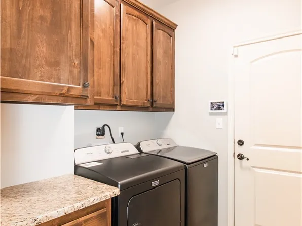 214 Windwood Ln, Victoria, TX 77904