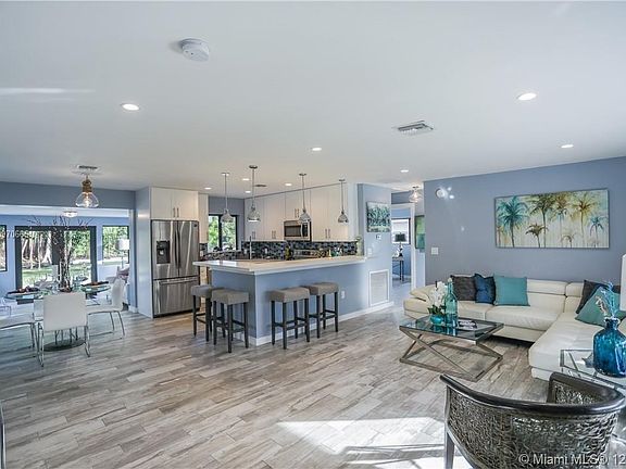 2nd image of 513 NW 30th St #513