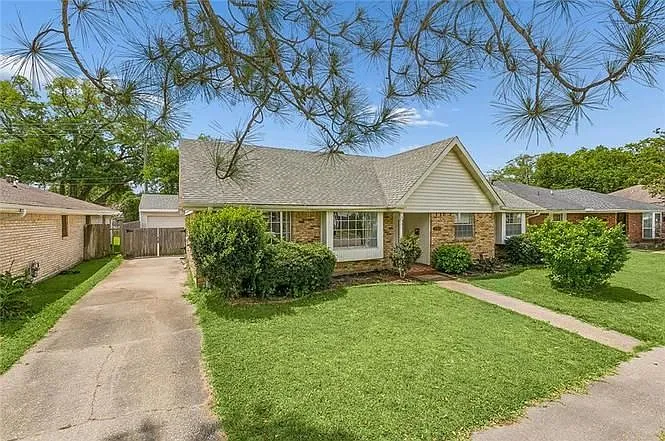 5751 Carlisle Ct — Photo 2