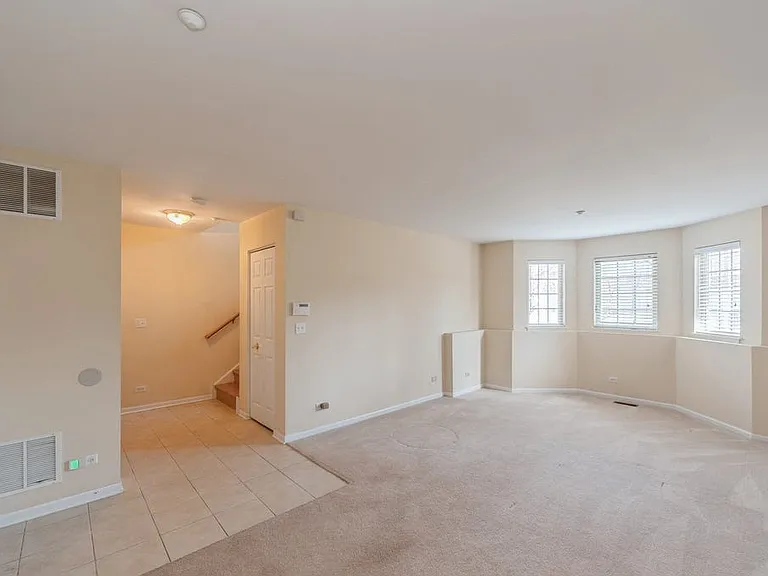 593 Prestwick Ln — Photo 50