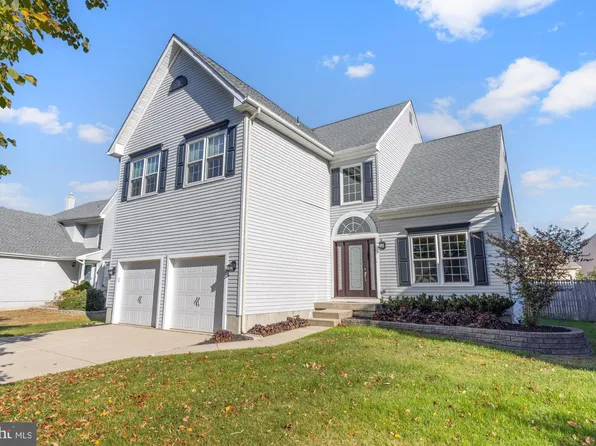22 Ann Dr, Mount Laurel, NJ 08054