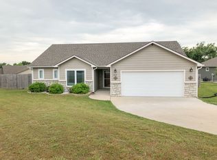 1002 Trey Pl, Saint George, KS 66535